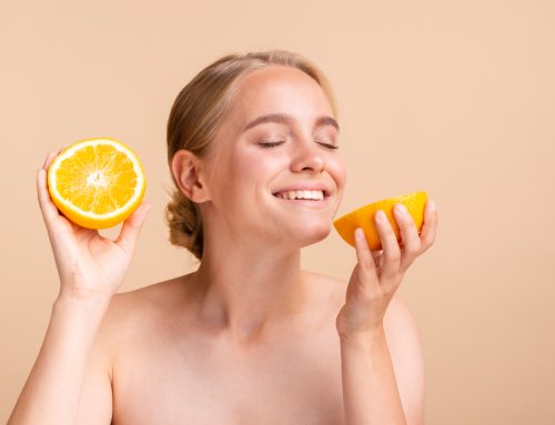O que a vitamina C faz na pele do rosto?